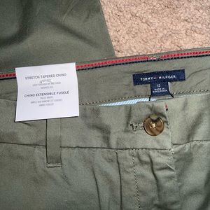 NWT Women's Tommy Hilfiger Flex Hampton Cuffed Chino Pants size 12- Olive Green